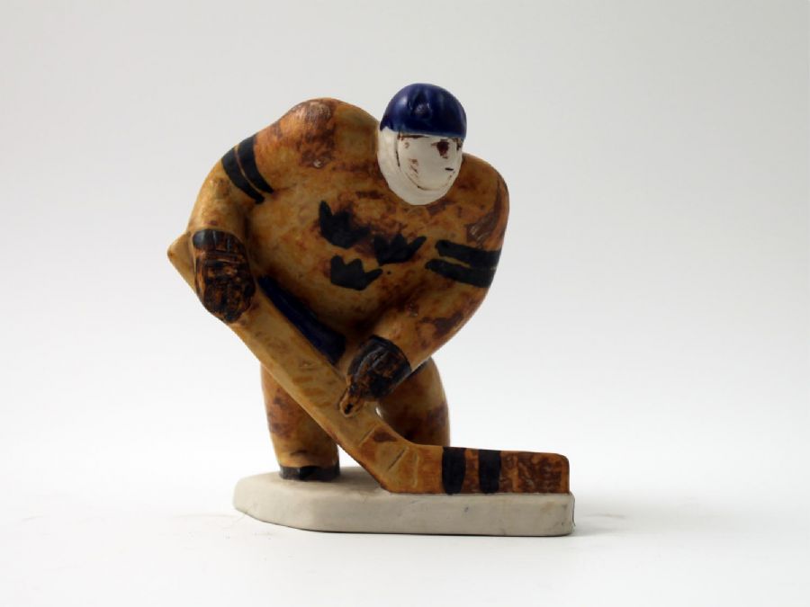 置物 Lisa Larson / Ihockeyspelare, Malvakt An Overview of Lisa Larson's Wall Plaques